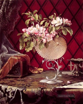  johnson malerei - Stillleben mit Apfelblüten in einem Nautilus Shell Blume Martin Johnson Heade